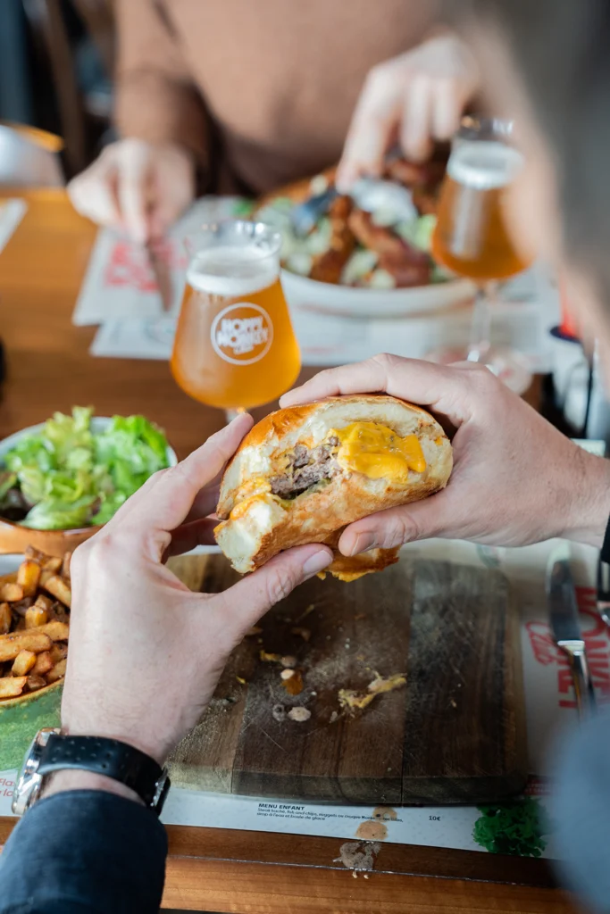 hoppy monkey burger verre bière frites
